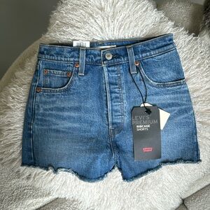 NWT LEVIS Blue Denim Ribcage Super High Rise Shorts 26